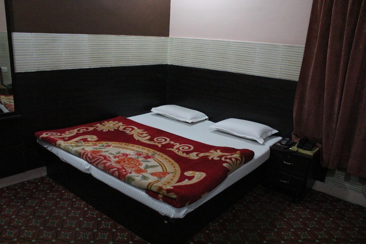 Hotel Red Rose Jammu Buitenkant foto